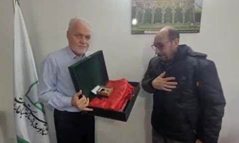 خیر بجنوردی ۶۳ گرم طلا به ستاد عتبات اهدا کرد